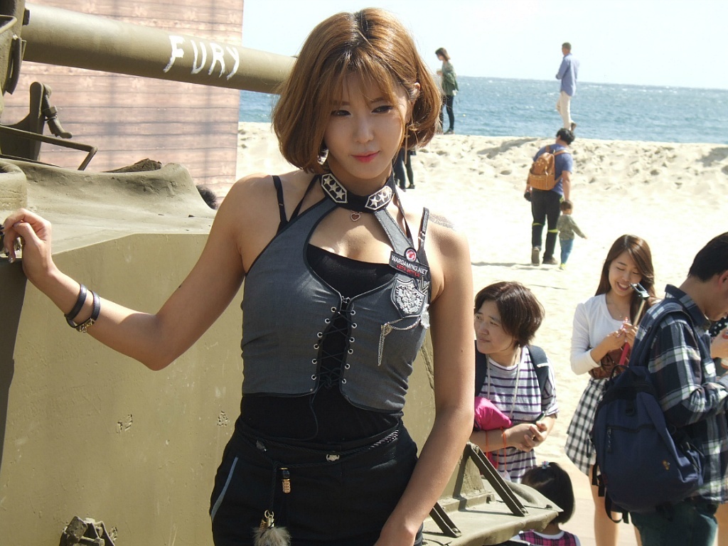 South Korea's top showgirl Xu Yunmei Busan tank world 2